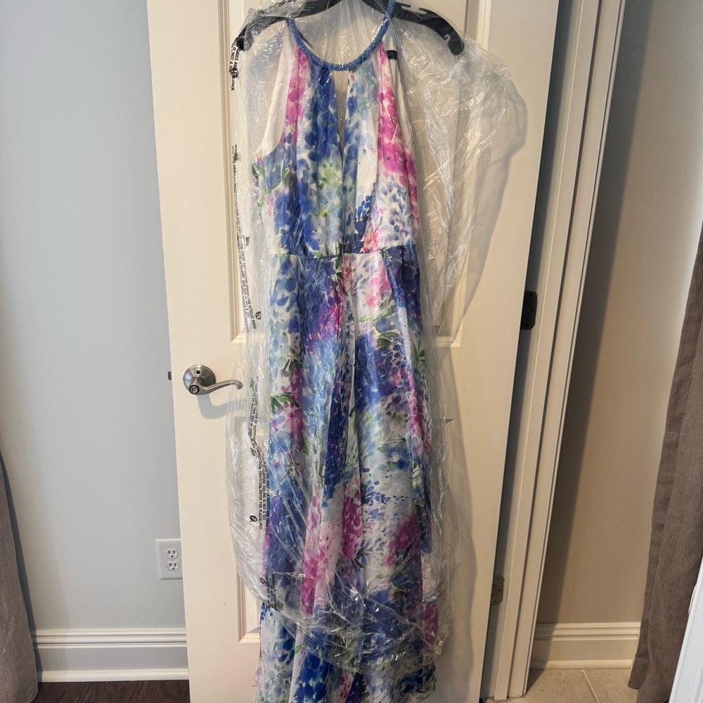 Carmen Marc Valvo Abstract Pink and Blue Floral Maxi Silk Dress | 6 - Picture 2 of 10